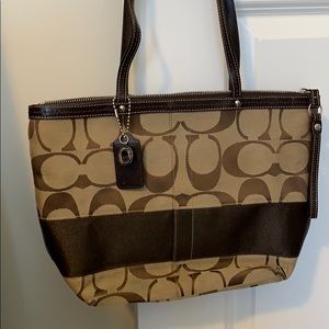 Coach Signature C shoulder bag